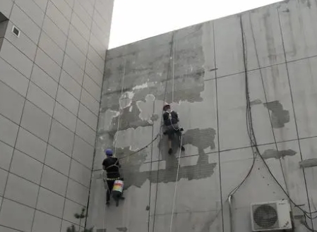 监利楼顶漏水维修公司分享下监利外墙防水的注意事项